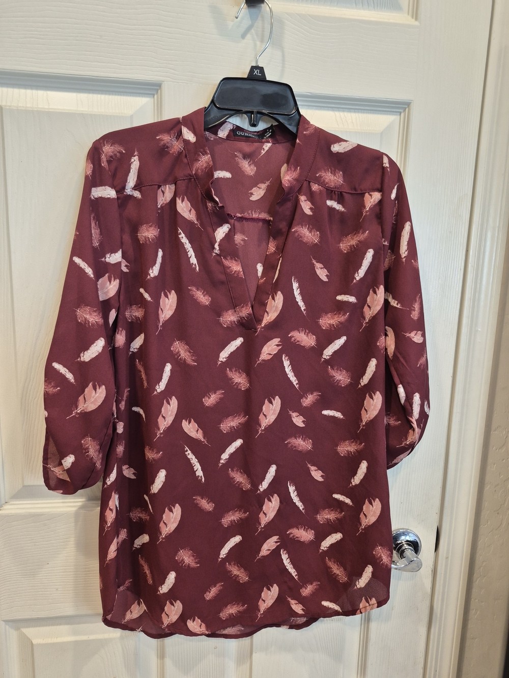 5/25 Women’s Burgundy Feather-Print V-Neck Blouse